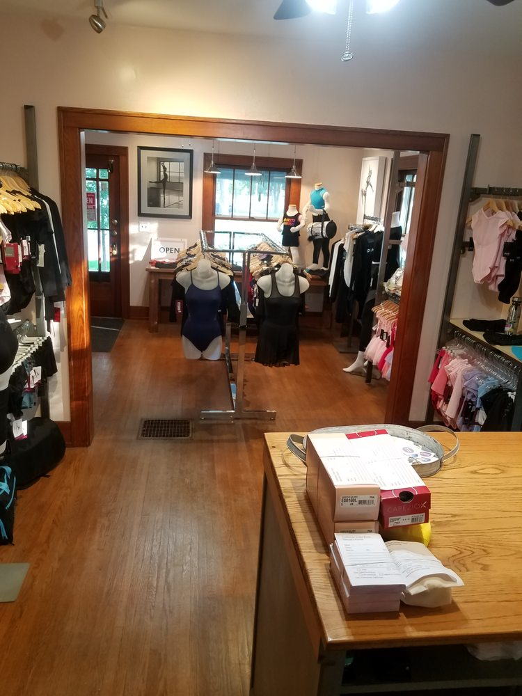 DANCER’S POINTE Updated September 2024 146 E 2nd St, Perrysburg