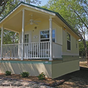 Old Irish Inn - Capote Cottage - The privacy of your own romantic cottage...5 STAR rated - Bed & Breakfast Near Me - Denton, Texas