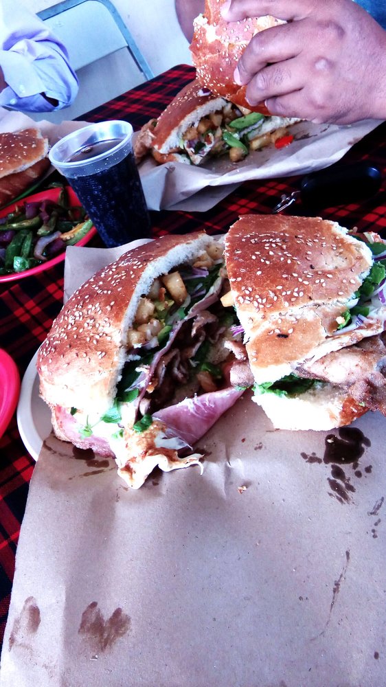 Cemitas El Peña