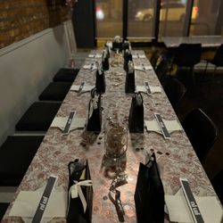 Jin Ju - Decorated dining room