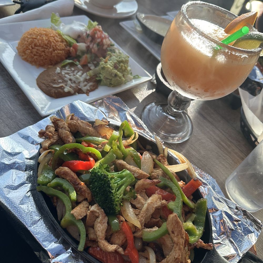 Kalaveras - Chicken Fajitas Dinner - Mexican Near Me - North Royalton, Ohio Kalaveras - Chicken Fajitas Dinner - Mexican Near Me - North Royalton, Ohio