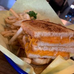Grilled cheese with garlic fries ‼