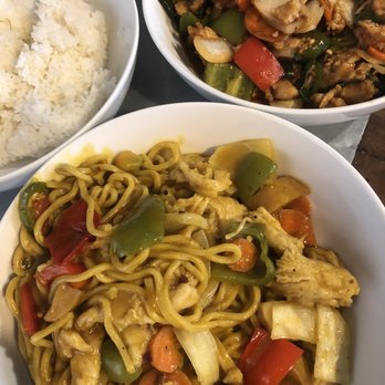 Sun Garden Chinese Bistro - Curry Sauce Chicken Lo Mein (front), Spicy Basil Chicken (back) - Chinese Near Me - El Paso, Texas