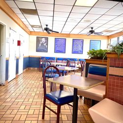 Hamburger Heaven - Inside dining