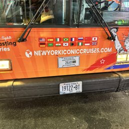 This is the exact plate of the bus. Scammers!! This is the exact plate of the bus. Scammers!!
