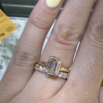 Justins Jewelers - Wedding band - Jewelry Near Me - Fullerton, California Justins Jewelers - Wedding band - Jewelry Near Me - Fullerton, California