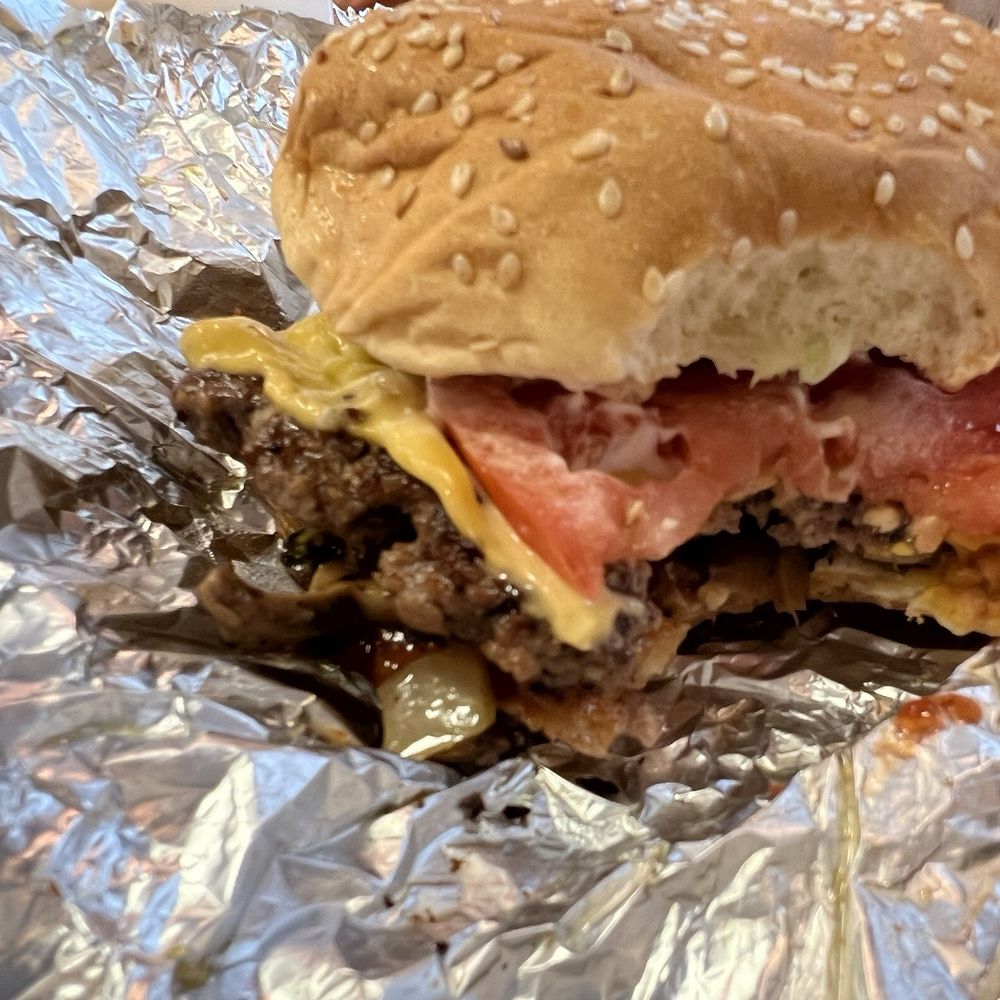 Lil cheeseburger with everything Lil cheeseburger with everything