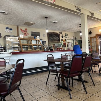 Cedarwood Restaurant - Dining Room - Waffles Near Me - Lebanon, Kentucky
