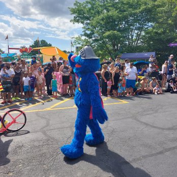 Sesame Place Philadelphia - Main Street Parade - Amusement Parks Near Me - Langhorne, Pennsylvania Sesame Place Philadelphia - Main Street Parade - Amusement Parks Near Me - Langhorne, Pennsylvania