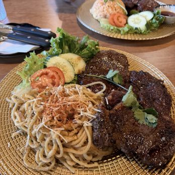 Me’s Kitchen - Rib-eye steak with garlic noodle - Vietnamese Near Me - Sacramento, California Me’s Kitchen - Rib-eye steak with garlic noodle - Vietnamese Near Me - Sacramento, California