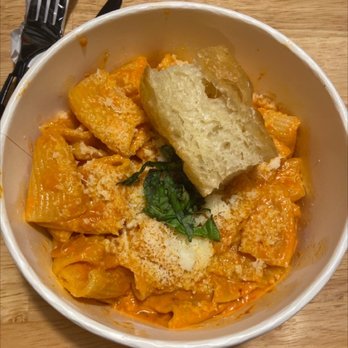 Noodies - vodka sauce rigatoni with focaccia bread - Gelato Near Me - Tucson, Arizona