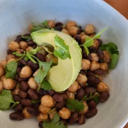 Maggie Shih - Balanced meal - Avocado Bean Salad
5 min recipe via ig - @feedmefit.co