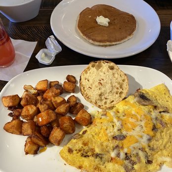 Another Broken Egg Cafe - Breakfast & Brunch Near Me - Overland Park, Kansas