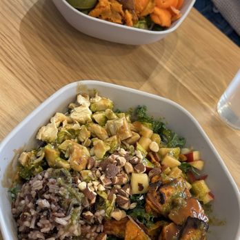 sweetgreen - Healthy Salads, Wraps, and Bowls - Make Create Your Own - Salad Near Me - Washington, DC, District of Columbia