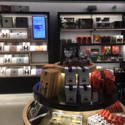 Hotel Chocolat - Store interior