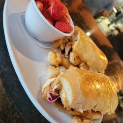 Two Chicks Cafe - Shrimp Poboy