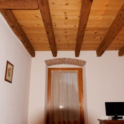 Borgo Mondragon - One room of two