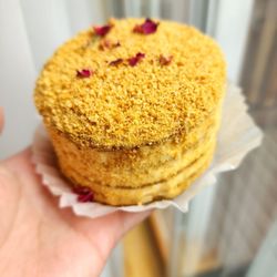 La Cherie Bakery - Traditional honey cake