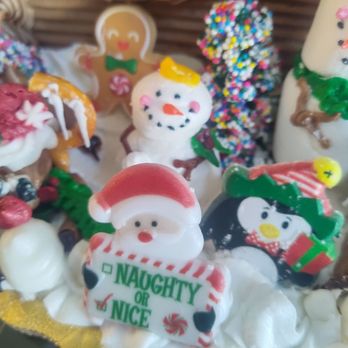Arroyo Grande Bakery - Detail of Yule Log - Bakeries Near Me - Arroyo Grande, California Arroyo Grande Bakery - Detail of Yule Log - Bakeries Near Me - Arroyo Grande, California