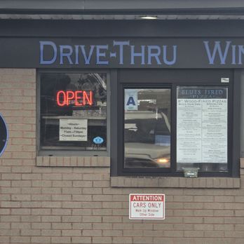 Blues Fired Pizza - Ordering window - Food Trucks Near Me - St. Louis, Missouri