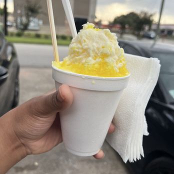 The Snow Cone Lady - Med Cake Batter with cream - Juice Bars & Smoothies Near Me - Pearland, Texas