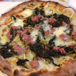 Prima e Poi - Pizza salsiccia i friarielli.