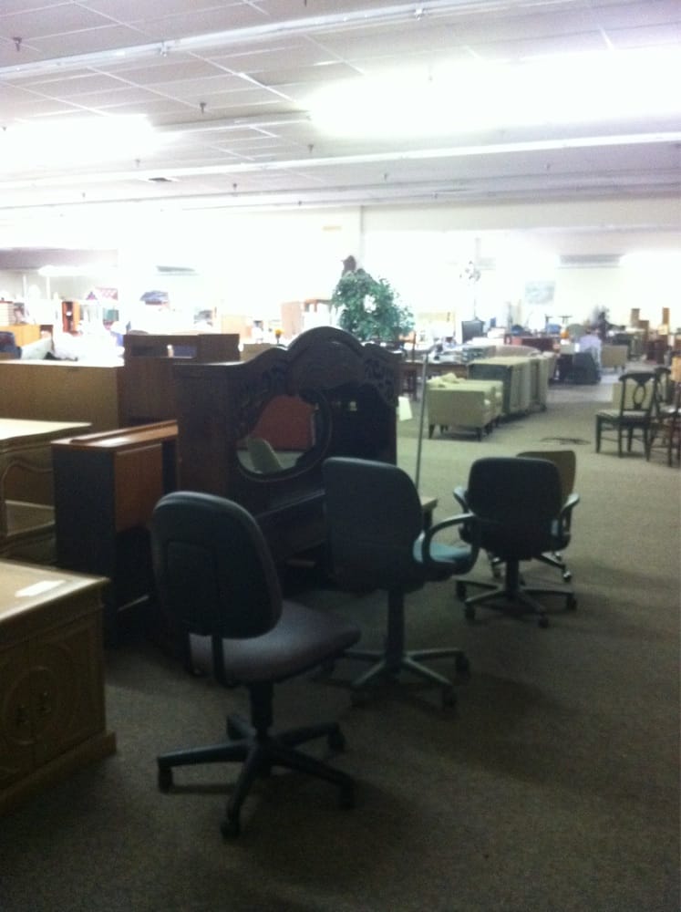 HOTEL LIQUIDATORS Updated August 2024 1323 N Lee Trevino Dr, El Paso, Texas Furniture