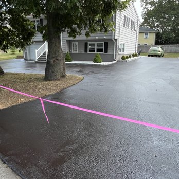 Five Star Complete Asphalt Services - There's just something pleasing about the shine from a newly sealcoated driveway at this home in East Haven. Don't you agree? - Masonry/Concrete Near Me - West Haven, Connecticut