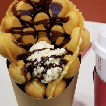 Gong Cha - Hot fresh waffle, so yummy but that ice cream just got lost in there.... - Bubble Tea Near Me - Edison, New Jersey