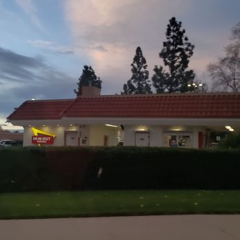 In-N-Out Burger - Exterior from the side - Fast Food Near Me - La Verne, California In-N-Out Burger - Exterior from the side - Fast Food Near Me - La Verne, California