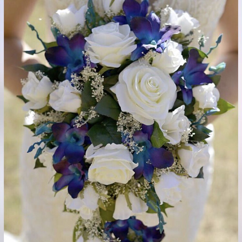 The photo I sent in the email. My bouquet looked exactly like this, so I know the email was viewed. The photo I sent in the email. My bouquet looked exactly like this, so I know the email was viewed.
