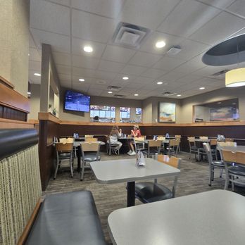 Culver's - Indoor dining room - Burgers Near Me - Mesa, Arizona Culver's - Indoor dining room - Burgers Near Me - Mesa, Arizona