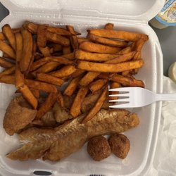 WNB Factory - Wings & Burgers Stonecrest - Fish meal with Sweet Potato Fries