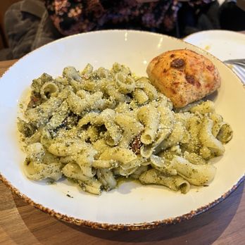 Grant Park Bistro - Kale & Basil Pesto Pasta - New American Near Me - Chicago, Illinois
