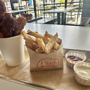 Burger Lounge - Regular fries & 3 pc Crispy Chicken Tenders - Burgers Near Me - Sacramento, California Burger Lounge - Regular fries & 3 pc Crispy Chicken Tenders - Burgers Near Me - Sacramento, California