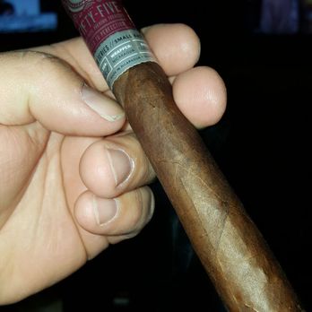 Maxis Cigar Lounge - Tobacco Shops Near Me - Franklin Square, New York