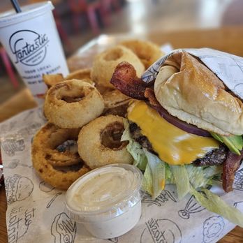 Fantastic Cafe - Cheeseburger with onion rings - Diners Near Me - Norco, California