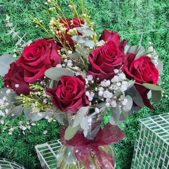 The Luxury Samanthas - #171 red roses with glass vase - Gift Shops Near Me - Irving, Texas The Luxury Samanthas - #171 red roses with glass vase - Gift Shops Near Me - Irving, Texas