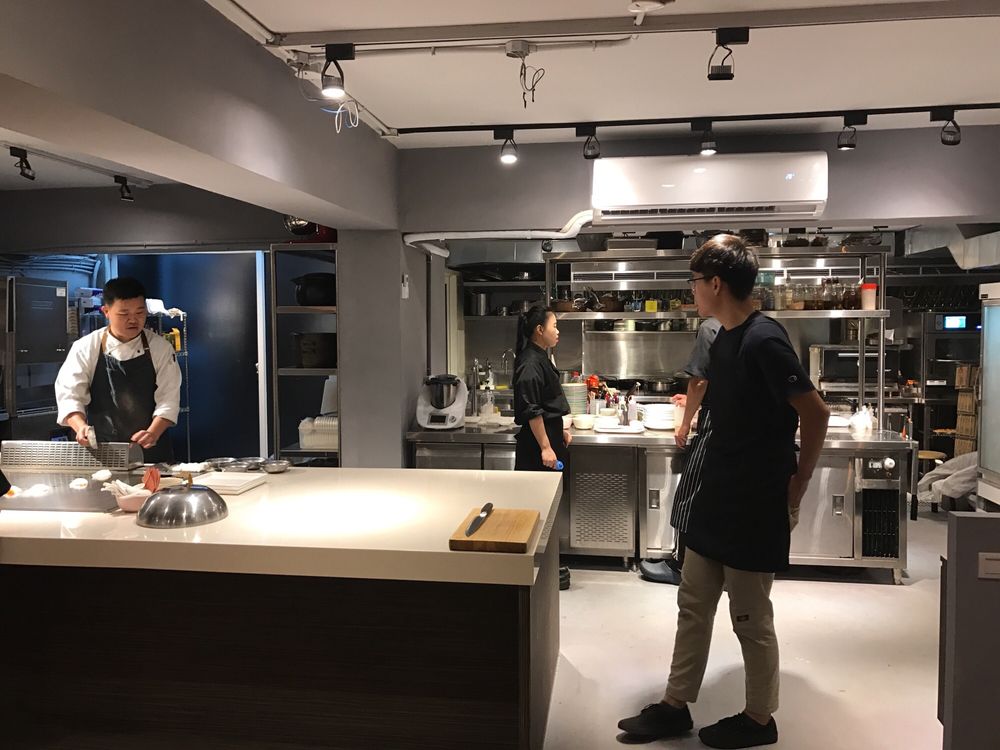 J&J PRIVATE KITCHEN Updated December 2024 40 Photos 北寧路38號, 松山區