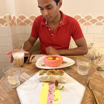 Brunch & Cake - Burrito and latte - Breakfast & Brunch Near Me - Barcelona, B Brunch & Cake - Burrito and latte - Breakfast & Brunch Near Me - Barcelona, B