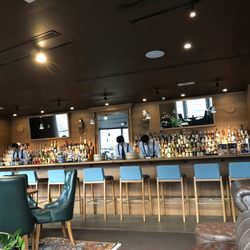 Bar De Luxe - The bar in daylight... guys are working hard to prepare for the evening. I showed up early and had the place to myself. Dinner, what!?!