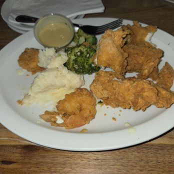 Cheddar's Scratch Kitchen - Chicken and Shrimp with Mash and Broccoli - American Near Me - Jacksonville, Florida