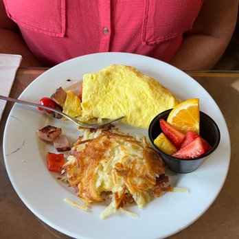 Linn's Restaurant - Main Street Classic - American Near Me - Cambria, California