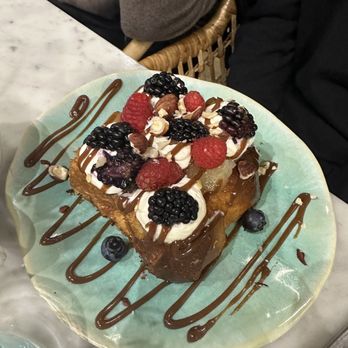 Azur café - Berry French toast - Breakfast & Brunch Near Me - Paris