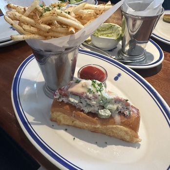 Hudson House - The Lobster Roll - Seafood Near Me - Irving, Texas