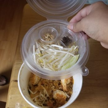 Dancing Spoons - Pad Thai w/ bean sprouts. - Thai Near Me - San Gabriel, California