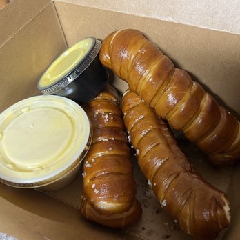 Oakland Draft House - Bavarian pretzels were good. - Wine Bars Near Me - Oakland, California