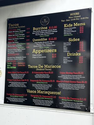 El Viejón Taquería y Mariscos food truck by null