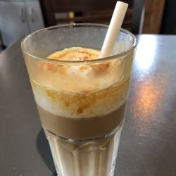 Brasserie Bar des Fleurs - The BEST caramel latte