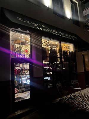 Little Hats Market by null Little Hats Market by null